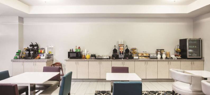 曼斯费尔德拉昆塔温德姆套房酒店(La Quinta Inn & Suites by Wyndham Mansfield TX)图片