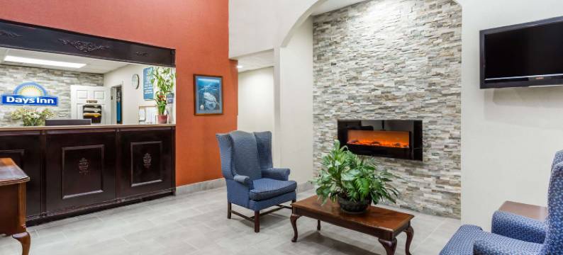 亨德森维尔戴斯酒店(Days Inn by Wyndham Hendersonville)图片