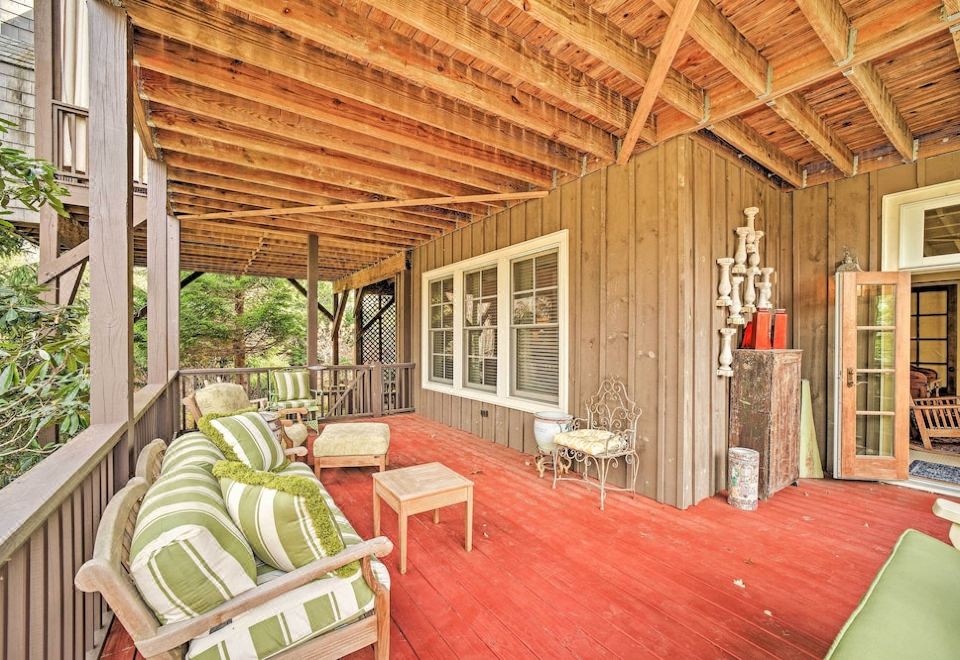 Blue Valley Falls Estate Chic Highlands Home! Hotel Overview