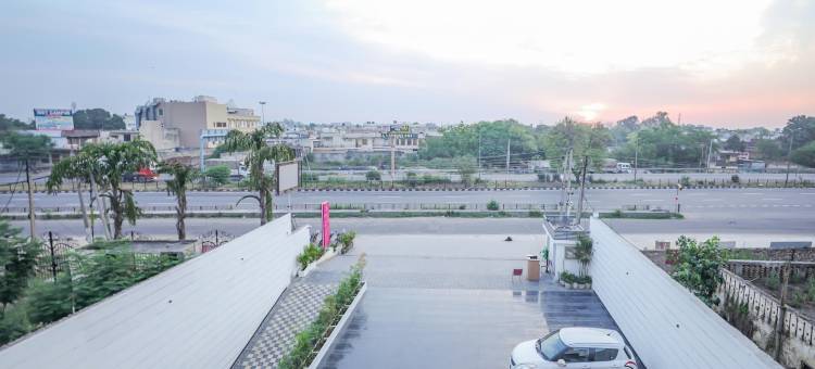 由皇家兰花酒店有限公司经营的雷杰塔普哈瓦拉酒店(Regenta Place Phagwara by Royal Orchid Hotels Limited)图片