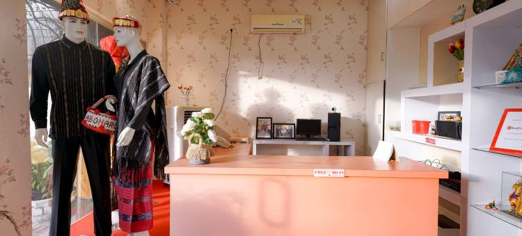 RedDoorz Plus-弗洛伦斯·隆班·托宾路-西博尔加(RedDoorz Plus @ Jalan FL Lumban Tobing Sibolga)图片