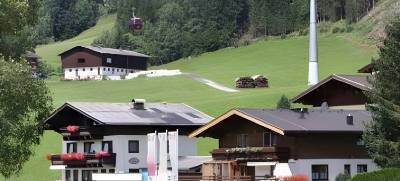 萨尔茨堡带露台和乡村景观的高档公寓(Upscale Apartment in Salzburg with Terrace and Country Views)图片