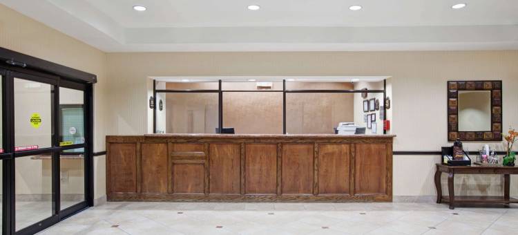 IAH西-格林斯伯恩特速8酒店(Super 8 by Wyndham IAH West/Greenspoint)图片