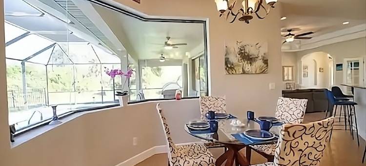 10 miles from 2 beaches in the lovely Rotonda West Florida community.图片