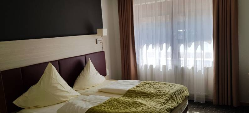 伦布利克酒店 - 餐厅 - 乡村俱乐部(Rhönblick Landhotel - Restaurant - Countrypub)图片