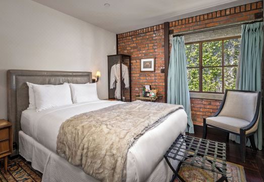 Granada Hotel & Bistro Hotel Overview