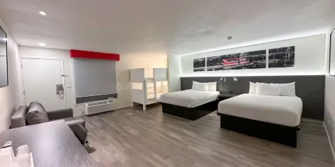 安納海母會議中心温德姆華美達酒店