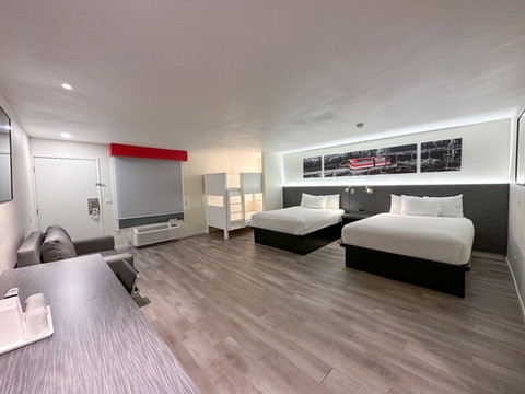 安纳海母会议中心温德姆华美达酒店