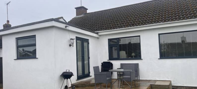宠物友好 - 两卧室平房 热水浴缸 停车(Pet-Friendly - 2 Bedrooms Bungalow Beach - Parking)图片