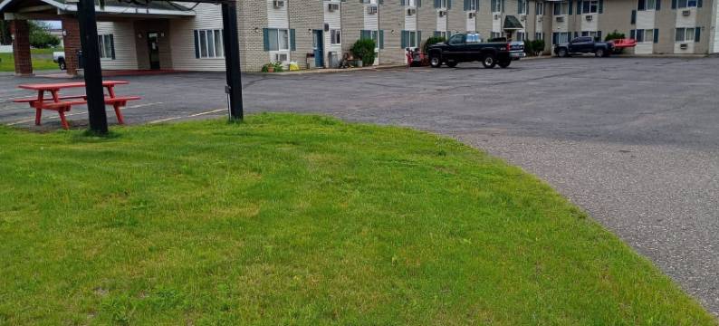 铁山酒店及套房(Super 8 by Wyndham Iron Mountain)图片