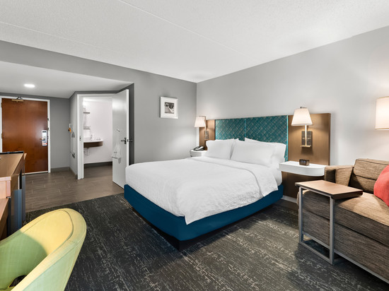 纽敦希尔顿欢朋套房酒店