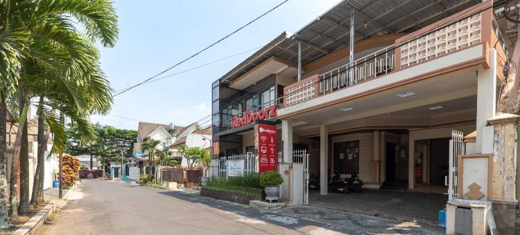 红多兹酒店-苏加诺哈达英达(RedDoorz @ Soekarno Hatta Indah)图片