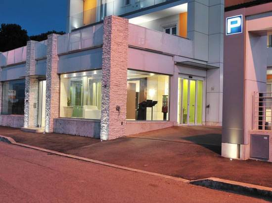 費辛隆尼特斯塔尼酒店