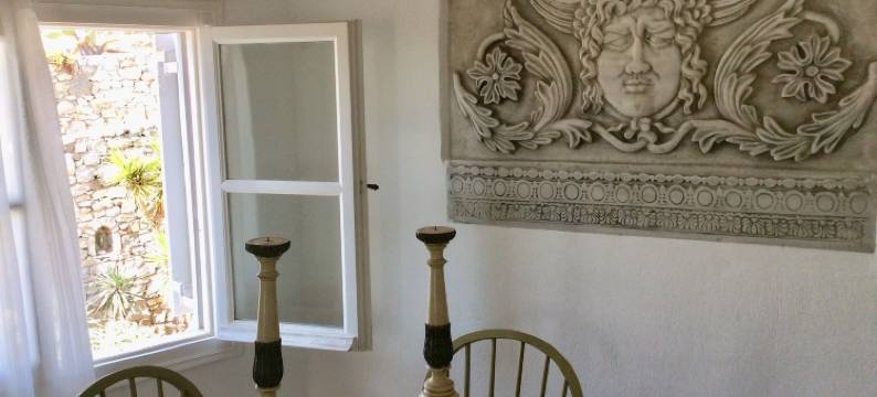 海军蓝色套房酒店(Navy Blue Suites)图片