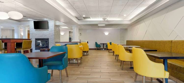 勒维尔坎伯兰舒适套房酒店(Comfort Inn & Suites LaVale - Cumberland)图片