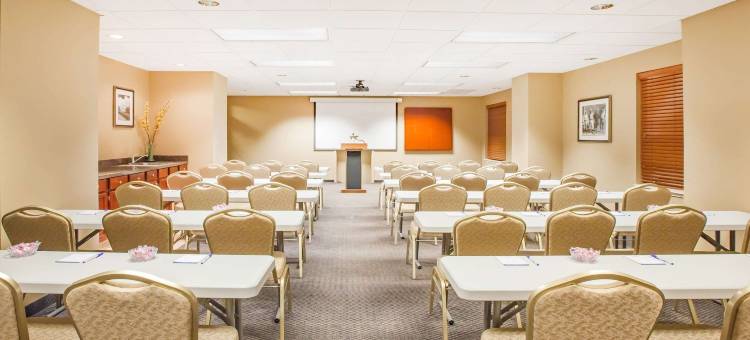 温泉城温德姆呗盟酒店(Baymont by Wyndham Hot Springs on the Lake)图片