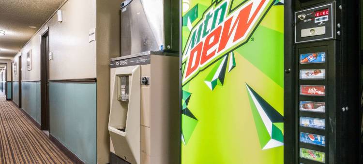 锡尔弗代尔班戈 - 基波特凯艺套房酒店(Quality Inn & Suites Silverdale Bangor-Keyport)图片