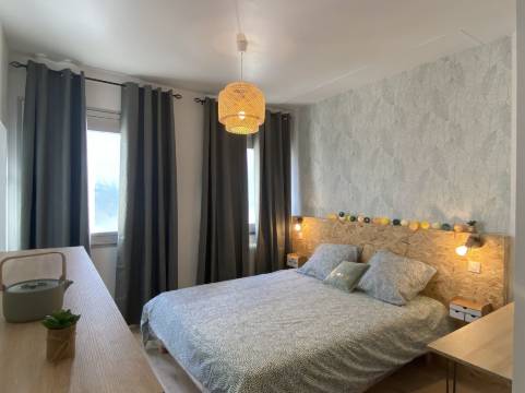 安杰莉克之家 - 合住酒店 - 尼奥尔火车站(La Maison d'Angelique - Coliving Hotel - Gare de Niort)