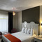 Hotel Los Robles = 洛斯罗布莱斯酒店