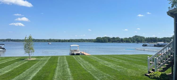 Rose Lake,  Cottage with Pontoon, Coldwater, Michigan (aka Lake of the Woods)图片