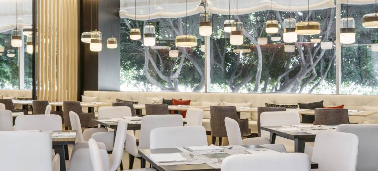 马拉加伊鲁宁酒店(Ilunion Málaga)图片