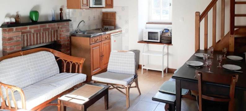 Stone House in Plurien near Sandy Beaches图片