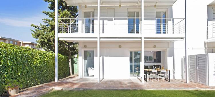 Villa near peaceful beach of Calella de图片