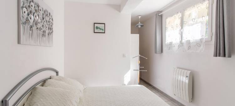Cozy Hillside Escape in Berre图片