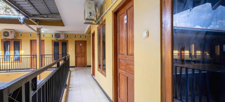 OYO Life 3003 汉达亚尼清真公寓(Wisma Handayani Syariah RedPartner Near Rsud Wonosari)图片