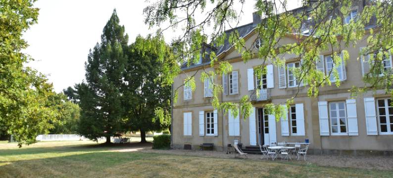 House in Burgundy with Private Pool图片