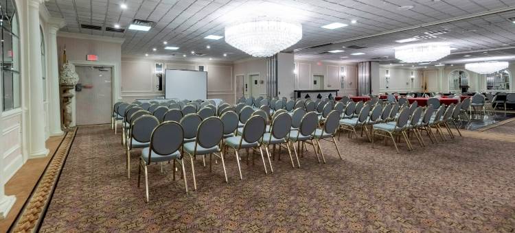 红屋顶PLUS+纽瓦克自由机场 - 卡特雷特(Red Roof Plus+ Newark Liberty Airport - Carteret)图片