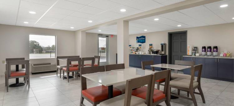 克拉丽奥波因特金博尔精选酒店(Clarion Pointe Kimball by Choice Hotels)图片