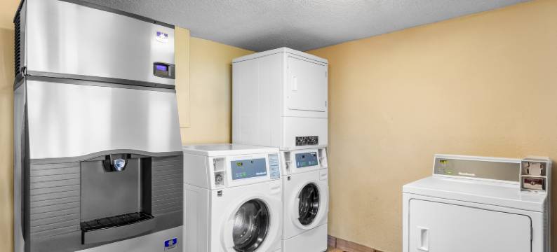 红顶PLUS+酒店-芝加哥霍夫曼庄园(Red Roof PLUS+ Chicago - Hoffman Estates)图片