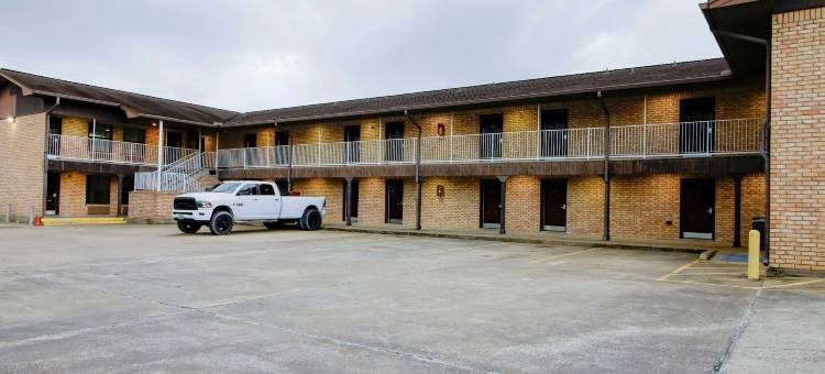锡尔斯比OYO松林酒店及套房(OYO Pinewood Inn & Suites Silsbee)图片