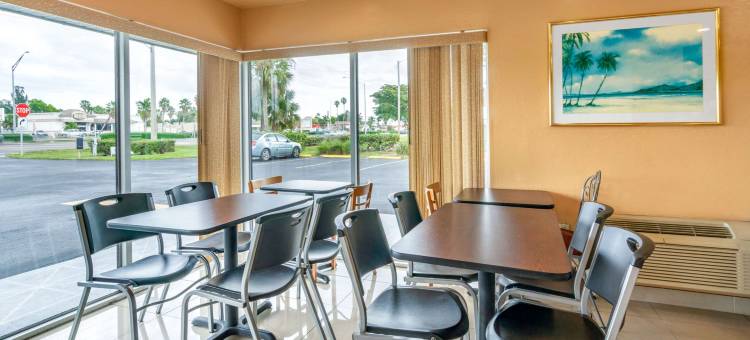 科图拉门斯特套房酒店(Econo Lodge North)图片