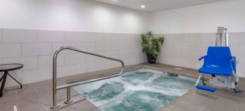 柯林斯堡大学附近舒适套房酒店(Comfort Suites Fort Collins Near University)图片