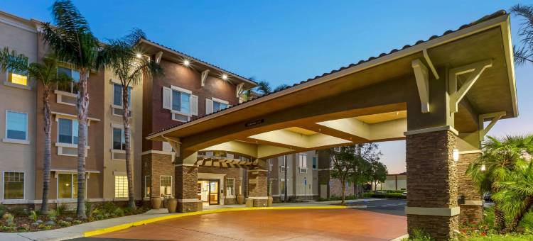 舒适套房酒店-近安大略机场(Comfort Inn & Suites Near Ontario Airport)图片