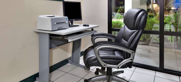 本顿维尔温德姆戴斯套房酒店(Days Inn & Suites by Wyndham Bentonville)图片