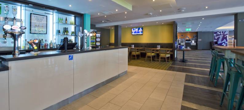 纽伯里镇中心伦敦路普瑞米尔酒店(Premier Inn Newbury Town Centre (London Road))图片