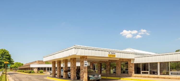 OYO马斯基根莫娜湖酒店(OYO Hotel Mona Lake Muskegon)图片