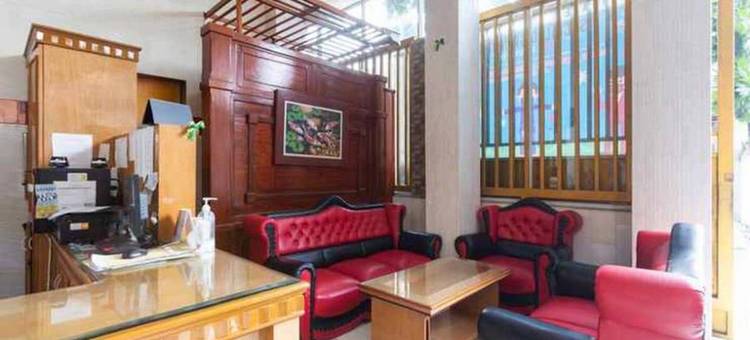 盖亚特里萨沃贾贾尔民宿-靠近玛琅国立大学2号校区-RedDoorz旗下(Homestay Gayatri Sawojajar Near Univ Negeri Malang Kampus 2 Mitra RedDoorz)图片