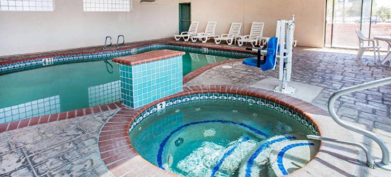 法伦内瓦尔空军基地附近舒适套房酒店(Comfort Inn & Suites Near Fallon Naval Air Station)图片