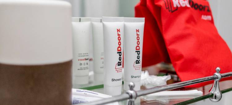 RedDoorz Near Kejaksan Station Cirebon 3图片