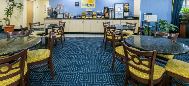 普赖尔戴斯套房酒店(Days Inn & Suites by Wyndham Pryor)图片