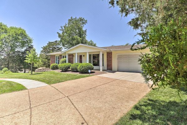 Charming Ballwin Home