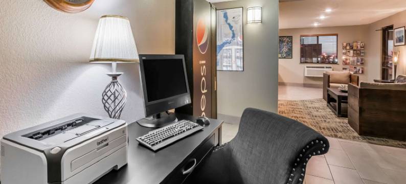 灵湖-奥科博吉速8酒店(Super 8 by Wyndham Spirit Lake/Okoboji)图片