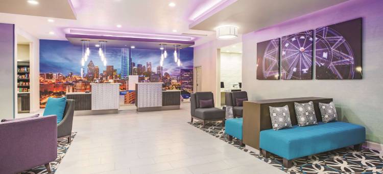 达拉斯普莱诺科隆尼拉昆塔温德姆套房酒店(La Quinta Inn & Suites by Wyndham Dallas Plano - the Colony)图片