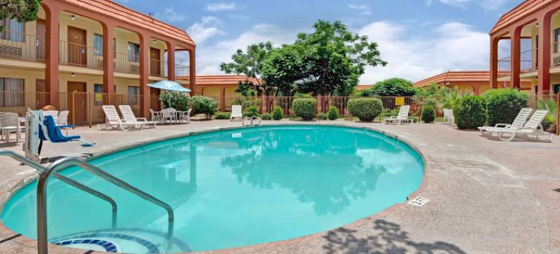 埃尔帕索机场温德姆速8酒店(Super 8 by Wyndham El Paso Airport)图片