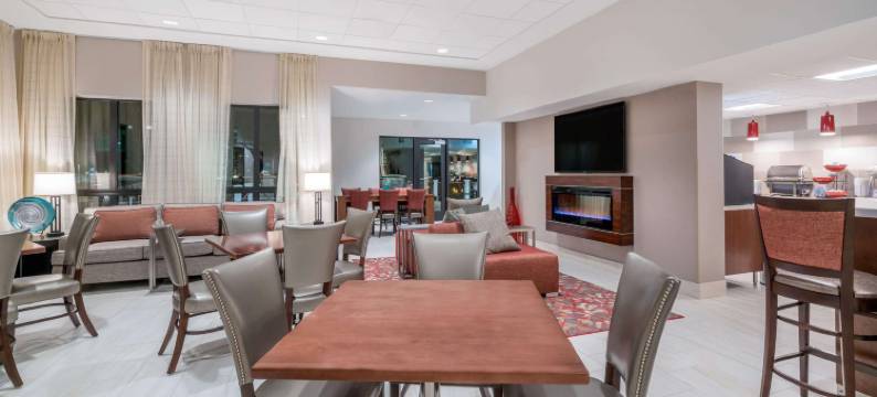 明尼阿波利斯黄金谷华美达酒店(Ramada by Wyndham Minneapolis Golden Valley)图片