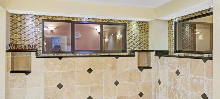 坦帕戴斯套房酒店-近依波城(Days Inn & Suites by Wyndham Tampa near Ybor City)图片